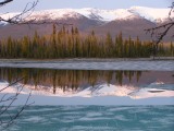 Traumhafte Spiegelungen im Boya Lake